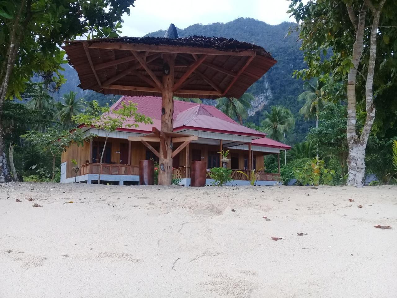Nusa Nalan Beach Resort Rumah Olat Esterno foto