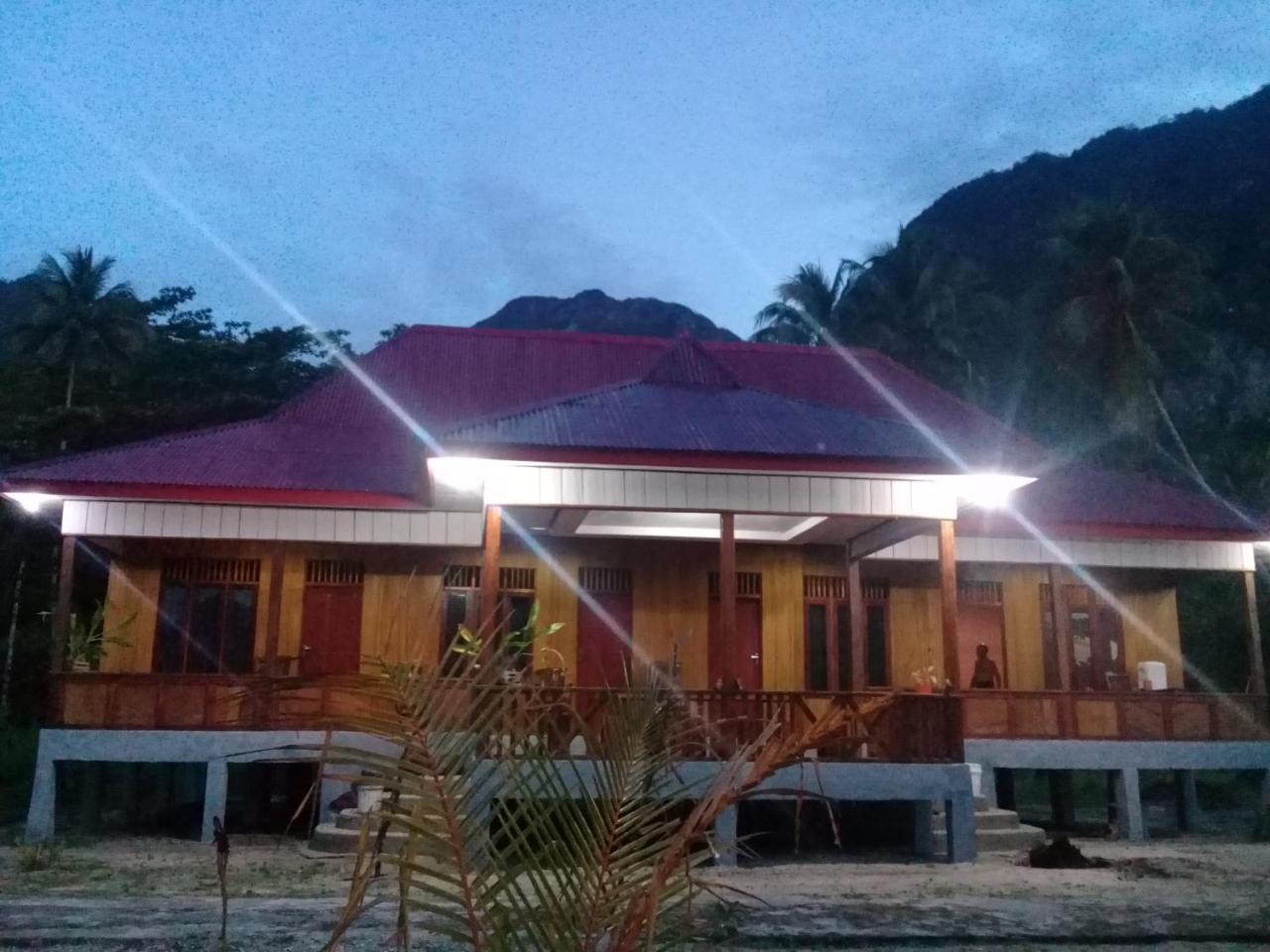 Nusa Nalan Beach Resort Rumah Olat Esterno foto