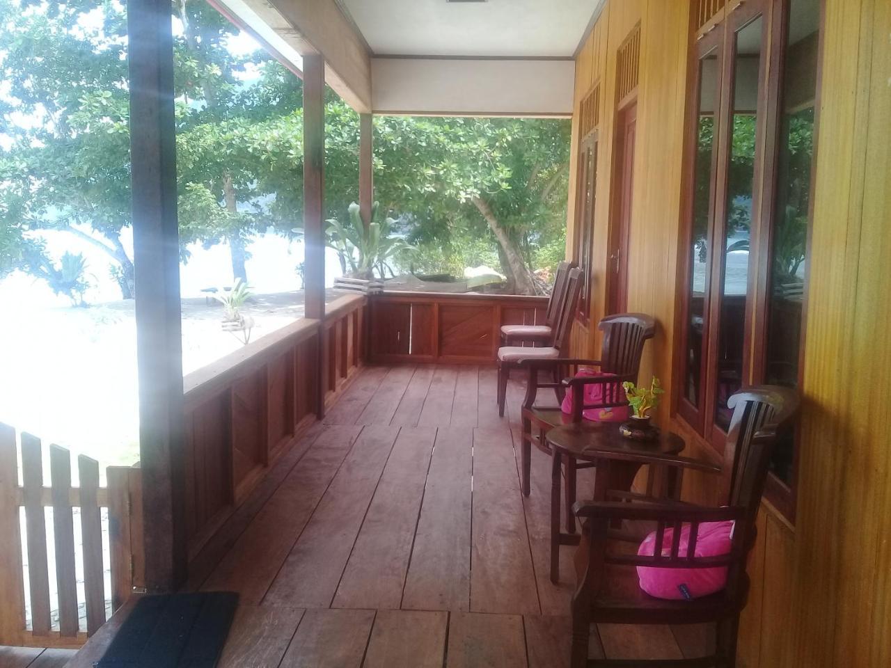 Nusa Nalan Beach Resort Rumah Olat Esterno foto