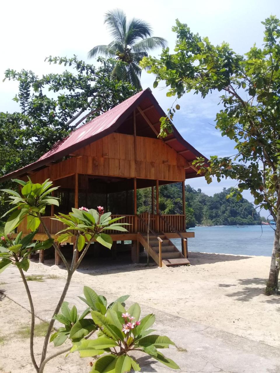 Nusa Nalan Beach Resort Rumah Olat Esterno foto